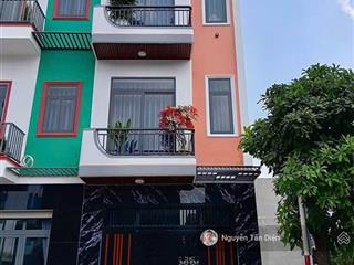 Nhà phố 3 tầng sổ hồng hoàn công 71m2 ngang 4.5 chỉ 4 tỷ 4 thương lượng