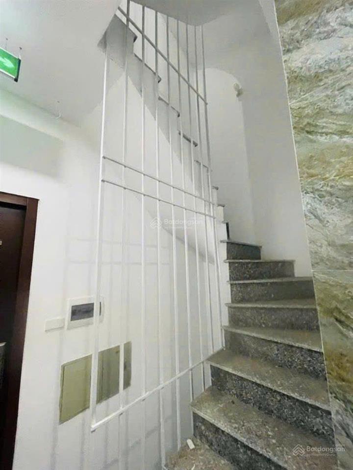Gia đình cần bán gấp căn nhà 6 tầng, thang máy, dòng tiền 30tr/tháng. giá giảm sâu chỉ 10.2 tỷ
