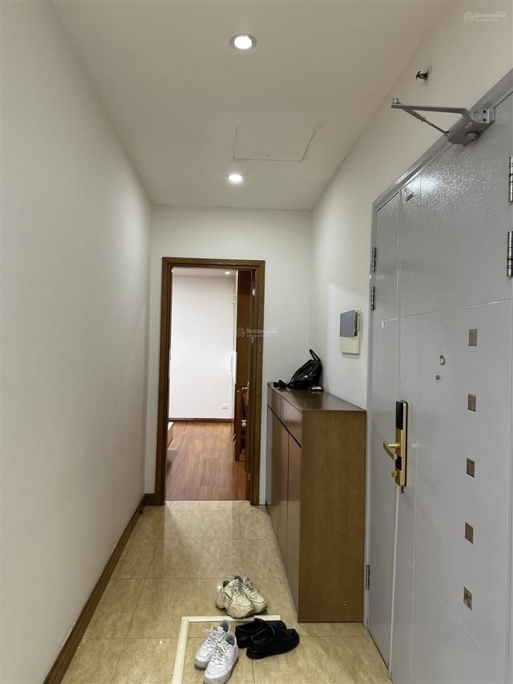 Cho thuê golden palace, mễ trì 120m2 3pn cơ bản,nhà sạch đẹp, có slot otô chỉ 16tr/th 0932 526 ***