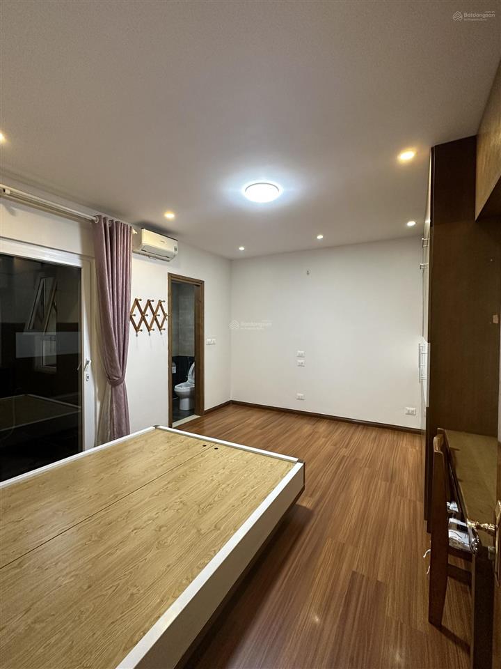 Cho thuê golden palace, mễ trì 120m2 3pn cơ bản,nhà sạch đẹp, có slot otô chỉ 16tr/th 0932 526 ***