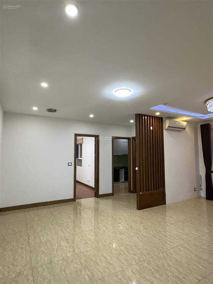 Cho thuê golden palace, mễ trì 120m2 3pn cơ bản,nhà sạch đẹp, có slot otô chỉ 16tr/th 0932 526 ***