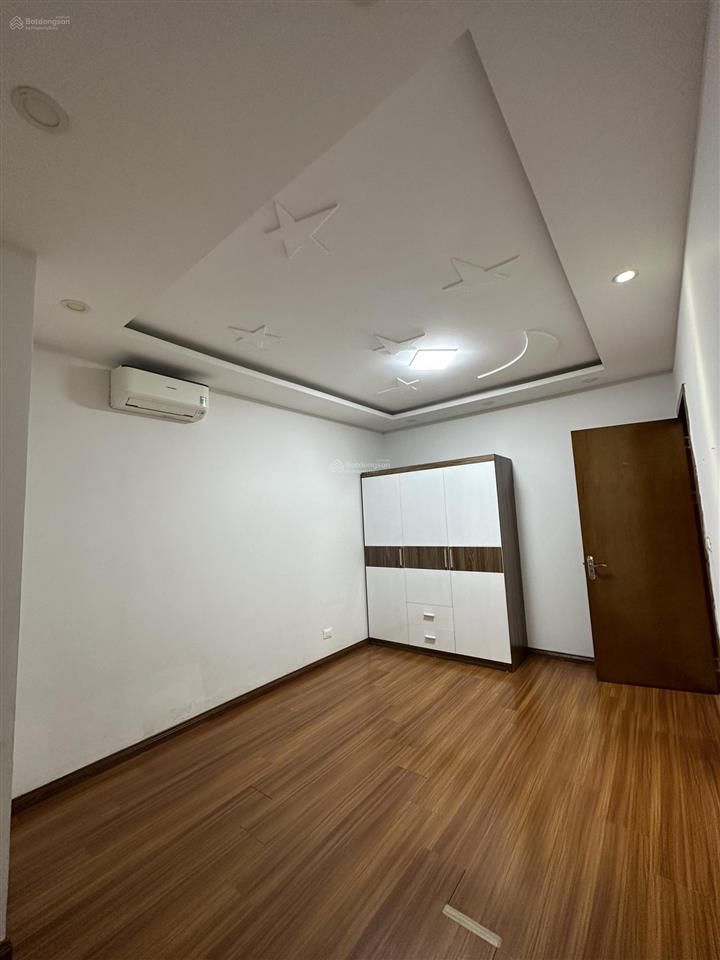 Cho thuê golden palace, mễ trì 120m2 3pn cơ bản,nhà sạch đẹp, có slot otô chỉ 16tr/th 0932 526 ***