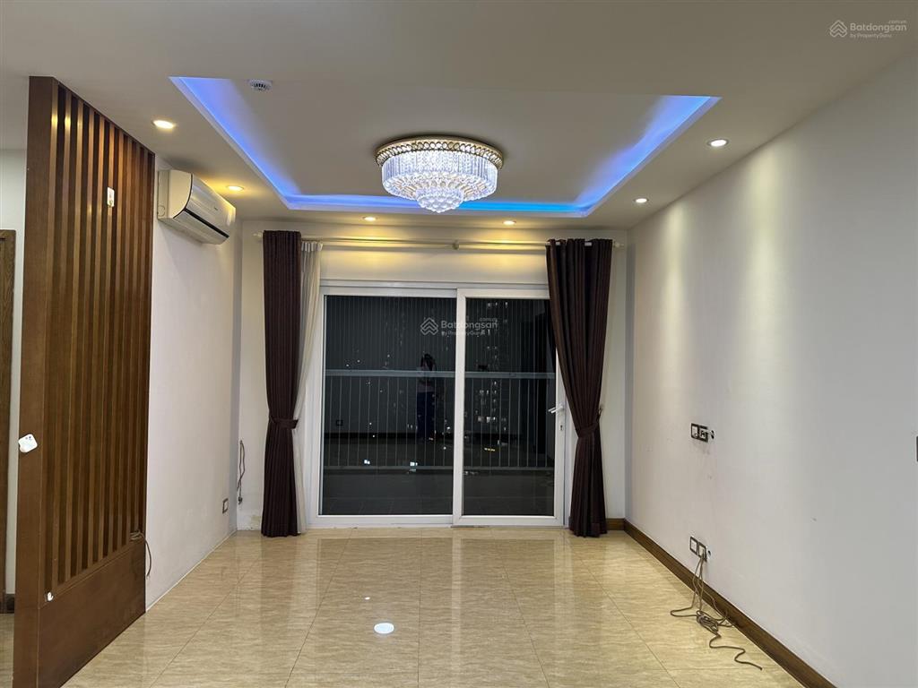 Cho thuê golden palace, mễ trì 120m2 3pn cơ bản,nhà sạch đẹp, có slot otô chỉ 16tr/th 0932 526 ***