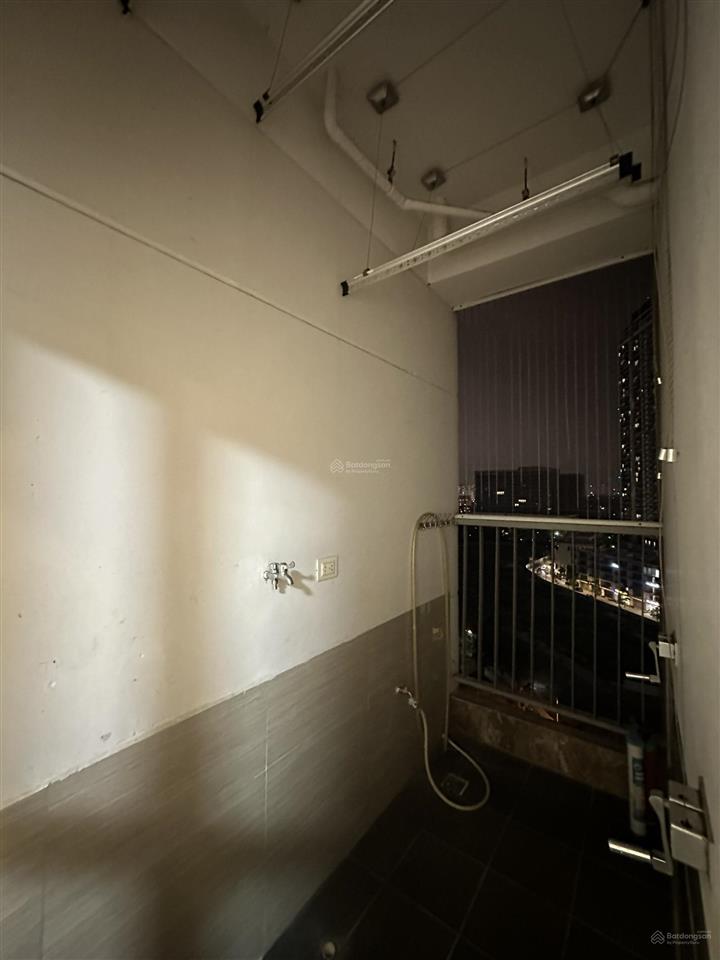 Cho thuê golden palace, mễ trì 120m2 3pn cơ bản,nhà sạch đẹp, có slot otô chỉ 16tr/th 0932 526 ***