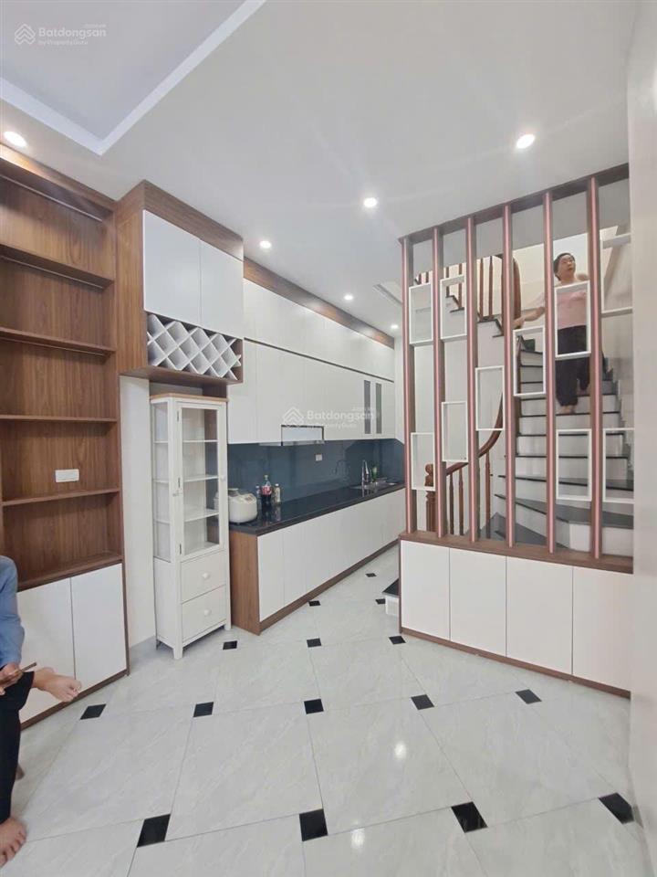 Cho thuê nhà riêng 34 thanh lân  hoàng mai 40m x5t, gần phố, ô tô cách nha 5m, đủ đồ 3 pn 11.5tr