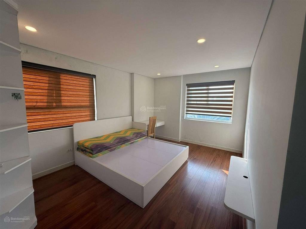 Cho thuê căn góc cc ban cơ yếu chính phủ 125m, 3 pn full đồ đẹp 17 tr, nhà mới cứng, sàn rộng