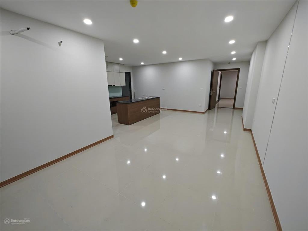 Cho thuê chung cư rose town 79 ngọc hồi hoàng mai 90m 2 pn có đồ cơ bản 10,5 tr, nhà đẹp