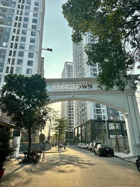 Bán gấp căn góc chung cư rose town 79 ngọc hồi, hm 93m, 3 pn có đồ cơ bản 5.7 tỉ bao sang tên