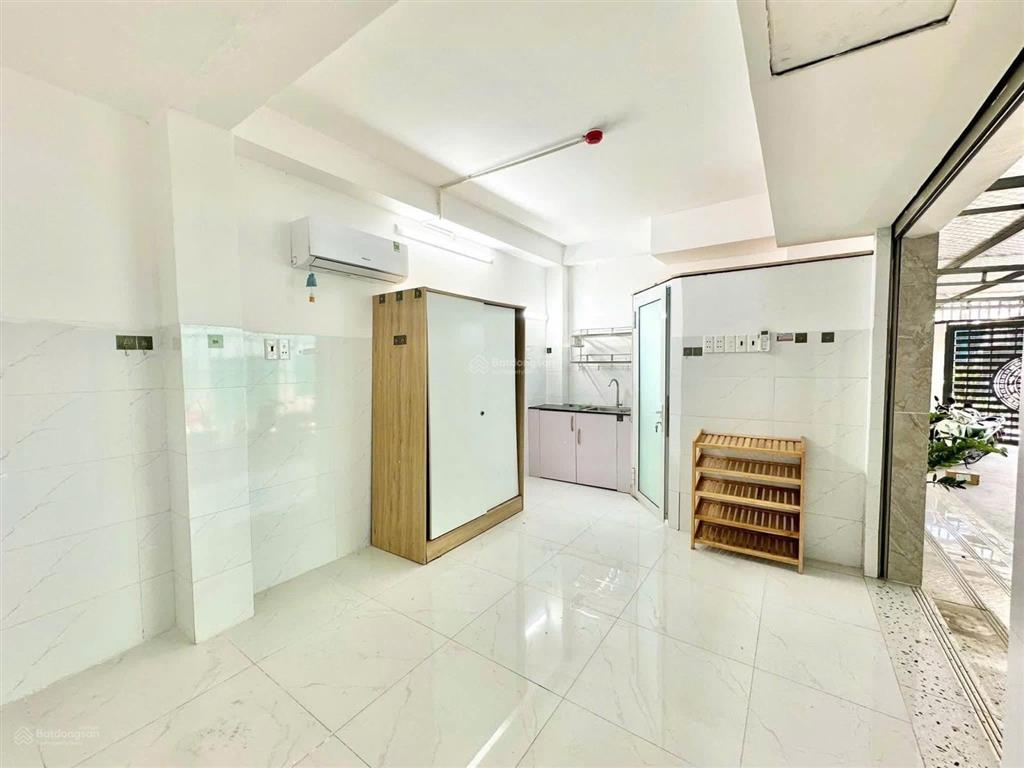 Trống sẵn phòng kiot máy lạnh giá rẻ ngay liên khu 45