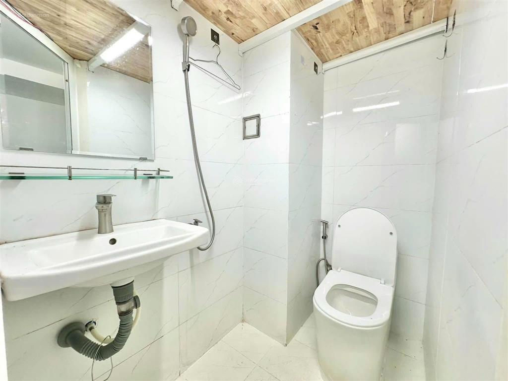 Trống sẵn phòng kiot máy lạnh giá rẻ ngay liên khu 45