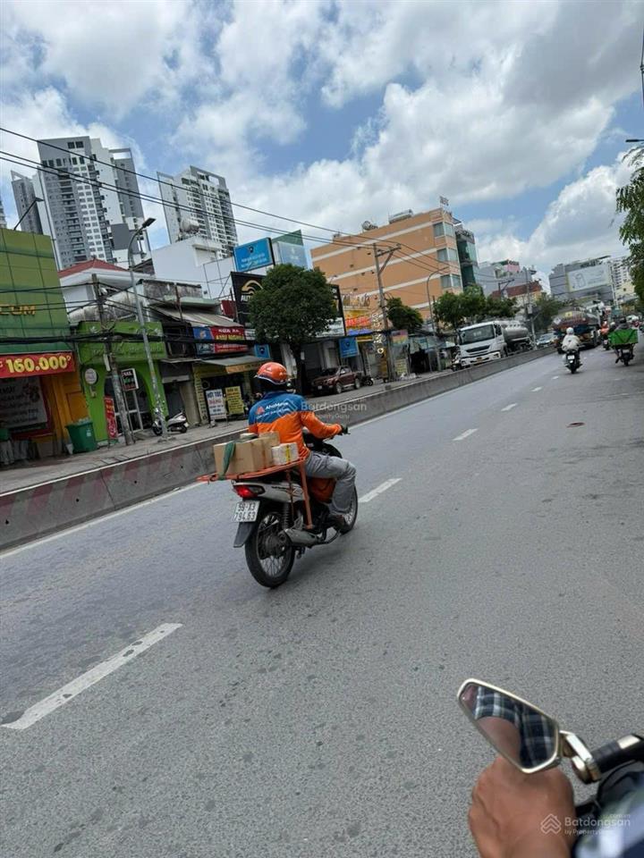 Vị trí vàng,bán nhà mặt tiền huỳnh tấn phát quận 7 (10mx56m) nhà cũ tiện xây mới. 100 tỷ 0902 525 ***