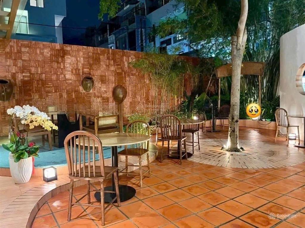 Vị trí vàng, bán gấp nhà mặt tiền tú xương quận 3 (17mx30m) nhà cũ tiện xây mới 120 tỷ 0902 525 ***