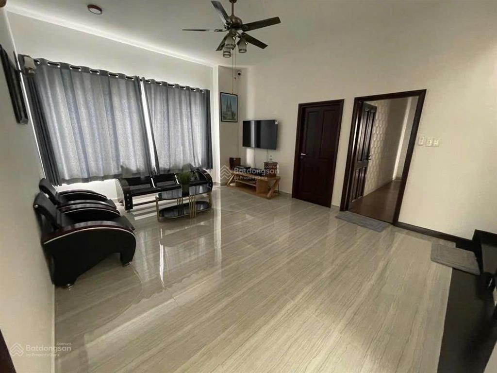 Vị trí vàng, bán gấp nhà mặt tiền võ văn tần quận 3 (18mx28m) nhà cũ tiện xây mới 220 tỷ 0902 525 ***