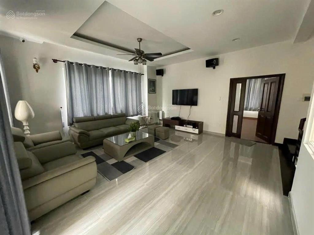 Vị trí vàng, bán gấp nhà mặt tiền võ văn tần quận 3 (18mx28m) nhà cũ tiện xây mới 220 tỷ 0902 525 ***