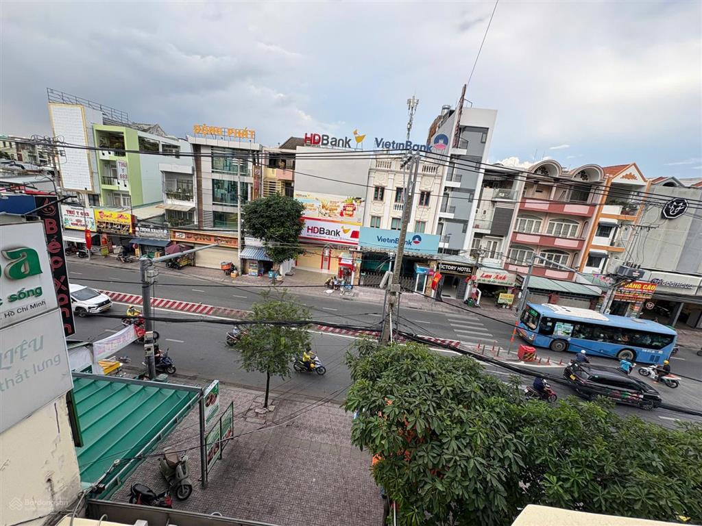 Cho thuê nhà mặt tiền đường huỳnh tấn phát, quận 7