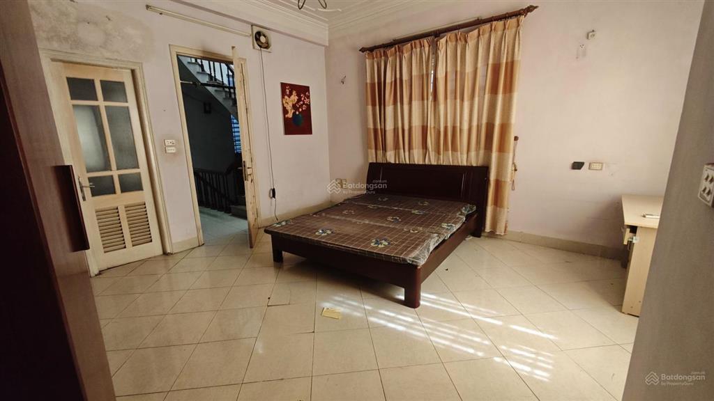 Nhà cho thuê kinh doanh, làm văn phòng, hoặc để ở. khung nhà đẹp, vị trí trung tâm hà đông