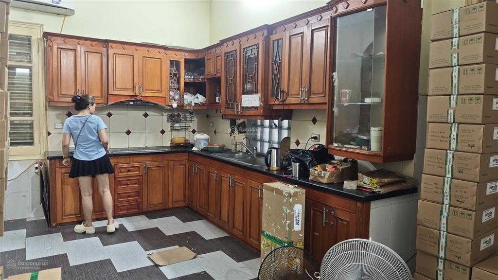 Nhà cho thuê kinh doanh, làm văn phòng, hoặc để ở. khung nhà đẹp, vị trí trung tâm hà đông