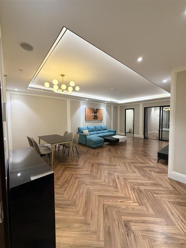 Hiếm bán căn góc 3pn có ban công 100m2 ! view nguyễn trãi giá cả thương lượng trực tiếp chủ