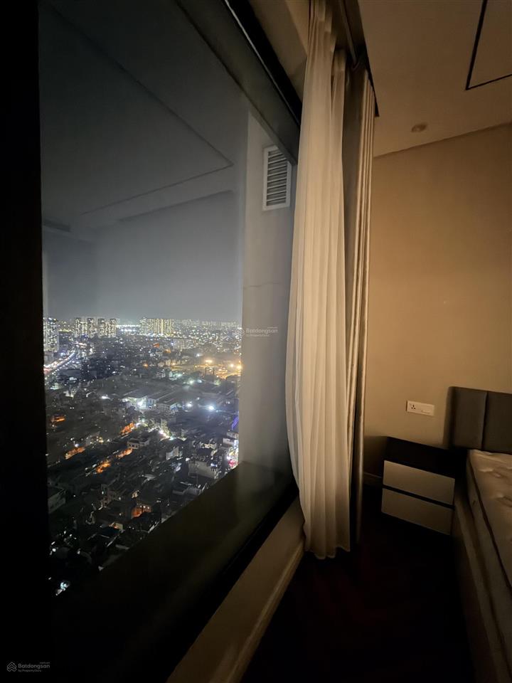 Hiếm bán căn góc 3pn có ban công 100m2 ! view nguyễn trãi giá cả thương lượng trực tiếp chủ