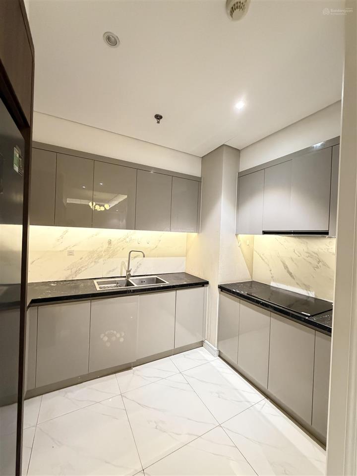 Hiếm bán căn góc 3pn có ban công 100m2 ! view nguyễn trãi giá cả thương lượng trực tiếp chủ