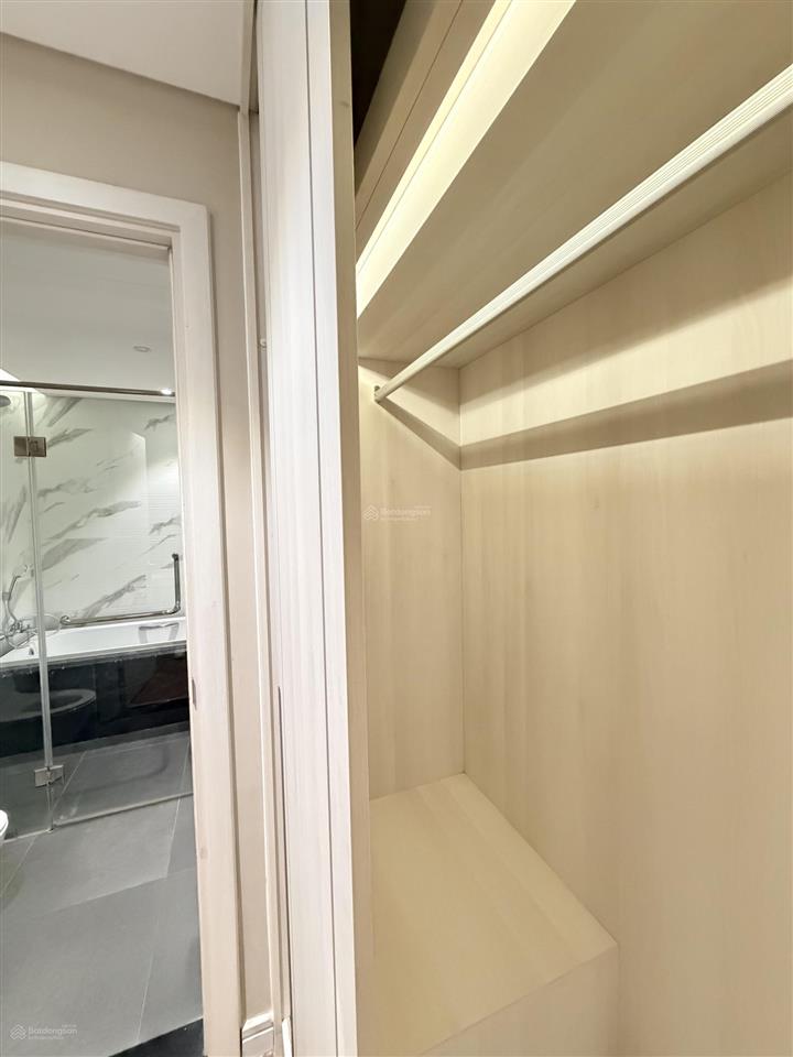 Hiếm bán căn góc 3pn có ban công 100m2 ! view nguyễn trãi giá cả thương lượng trực tiếp chủ