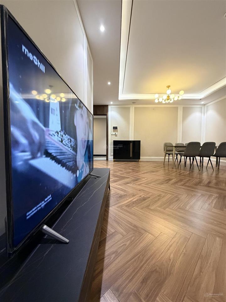 Hiếm bán căn góc 3pn có ban công 100m2 ! view nguyễn trãi giá cả thương lượng trực tiếp chủ