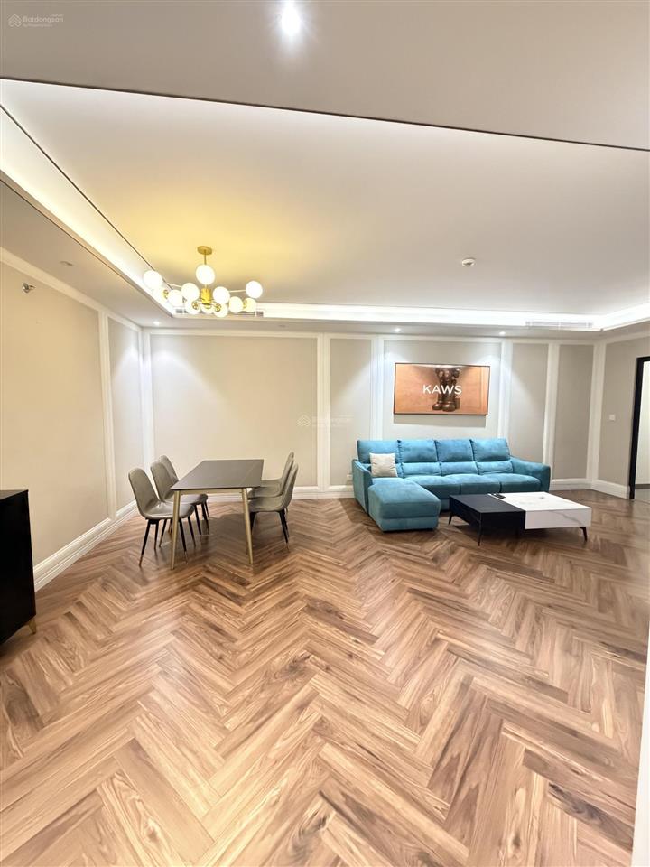 Hiếm bán căn góc 3pn có ban công 100m2 ! view nguyễn trãi giá cả thương lượng trực tiếp chủ