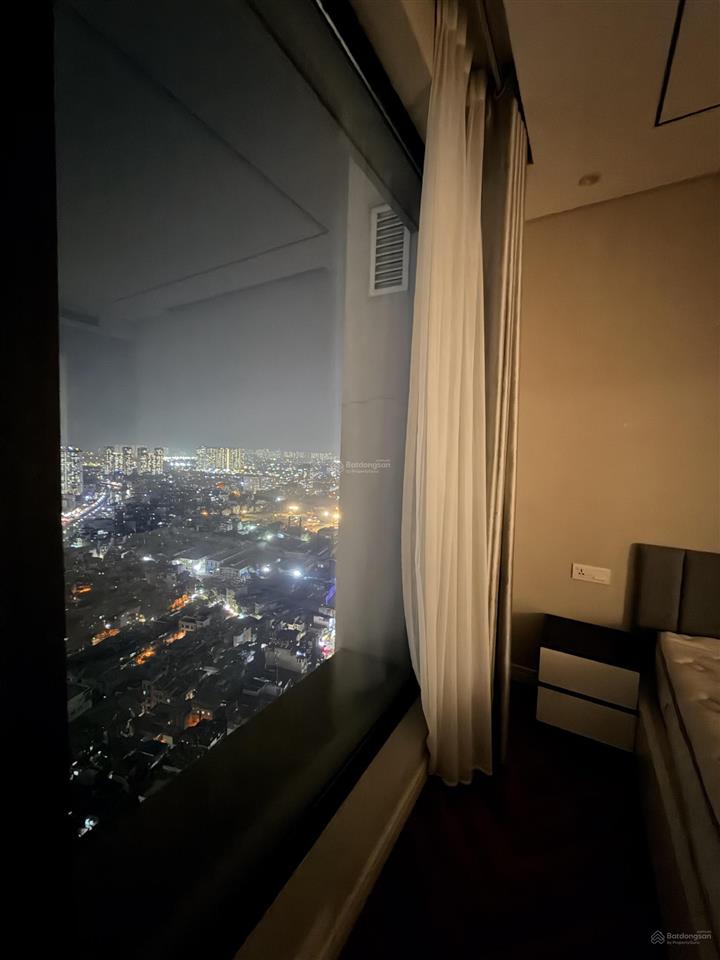 Hiếm bán căn góc 3pn có ban công 100m2 ! view nguyễn trãi giá cả thương lượng trực tiếp chủ