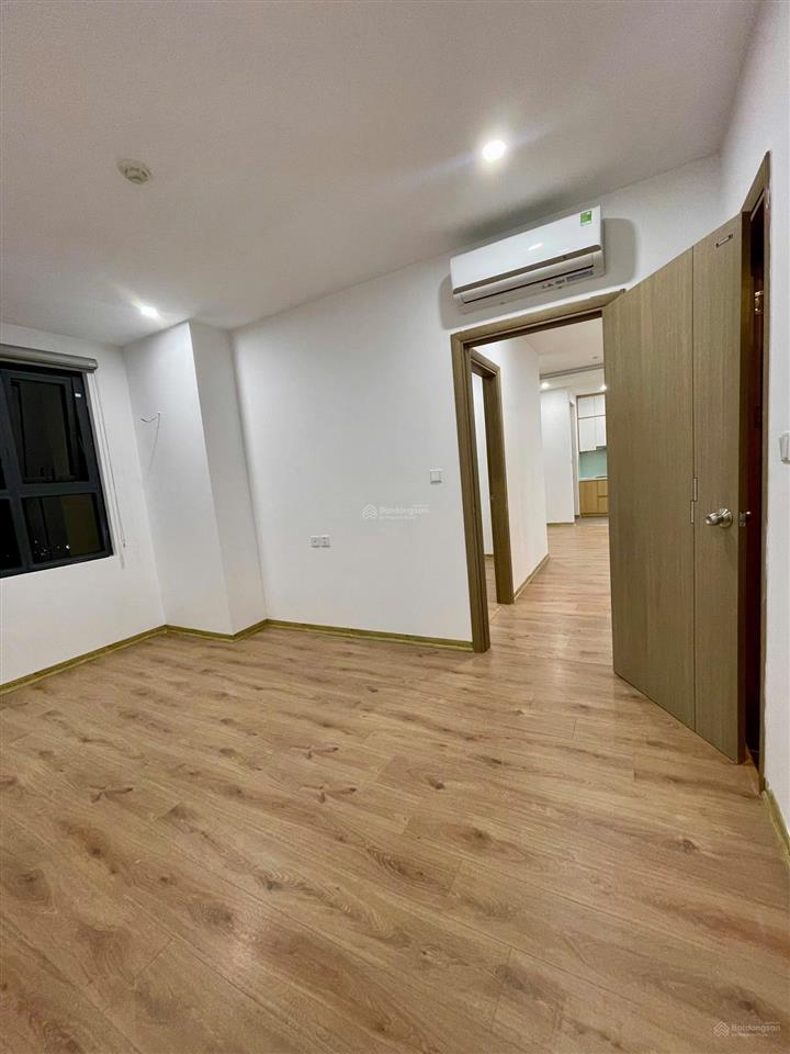 Cho thuê căn góc hướng mát, 103m² là 3 phòng ngủ, nội thất cơ bản 15,5 triệu/tháng vào được luôn