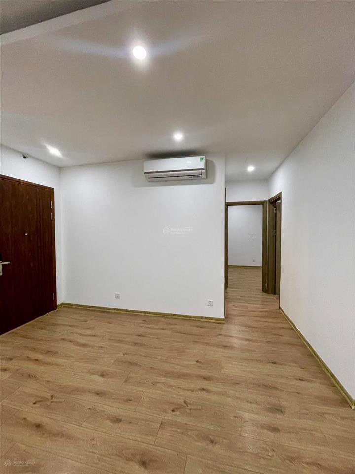 Cho thuê căn góc hướng mát, 103m² là 3 phòng ngủ, nội thất cơ bản 15,5 triệu/tháng vào được luôn