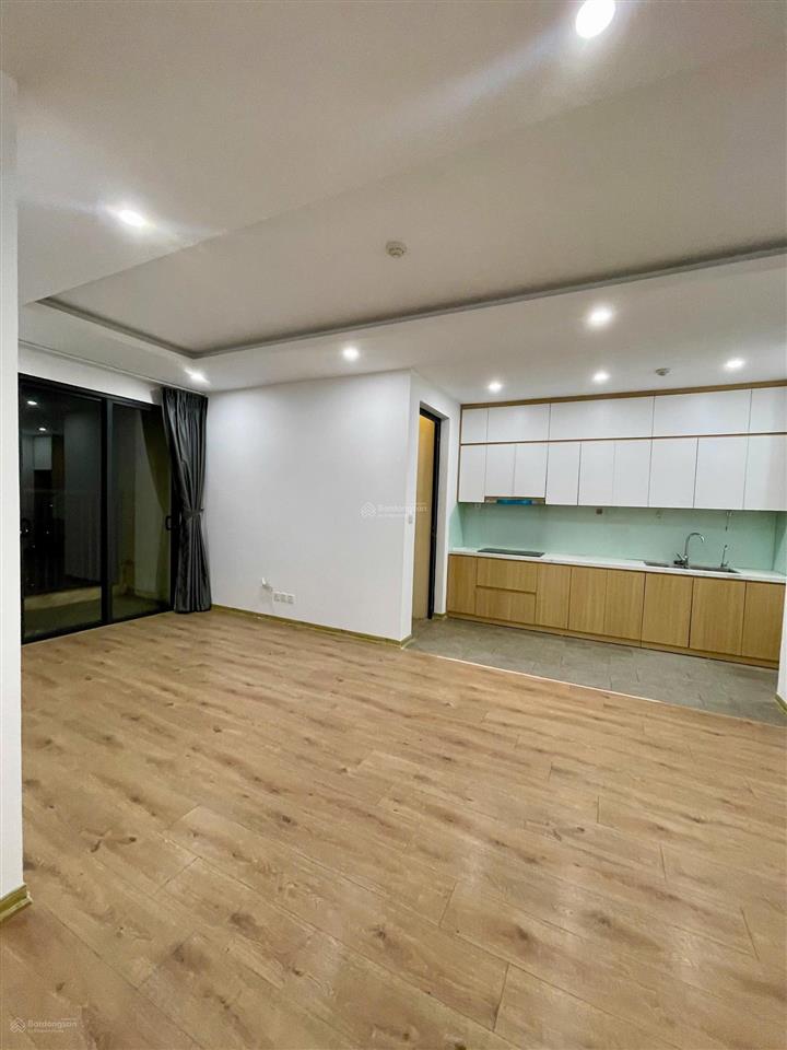 Cho thuê căn góc hướng mát, 103m² là 3 phòng ngủ, nội thất cơ bản 15,5 triệu/tháng vào được luôn