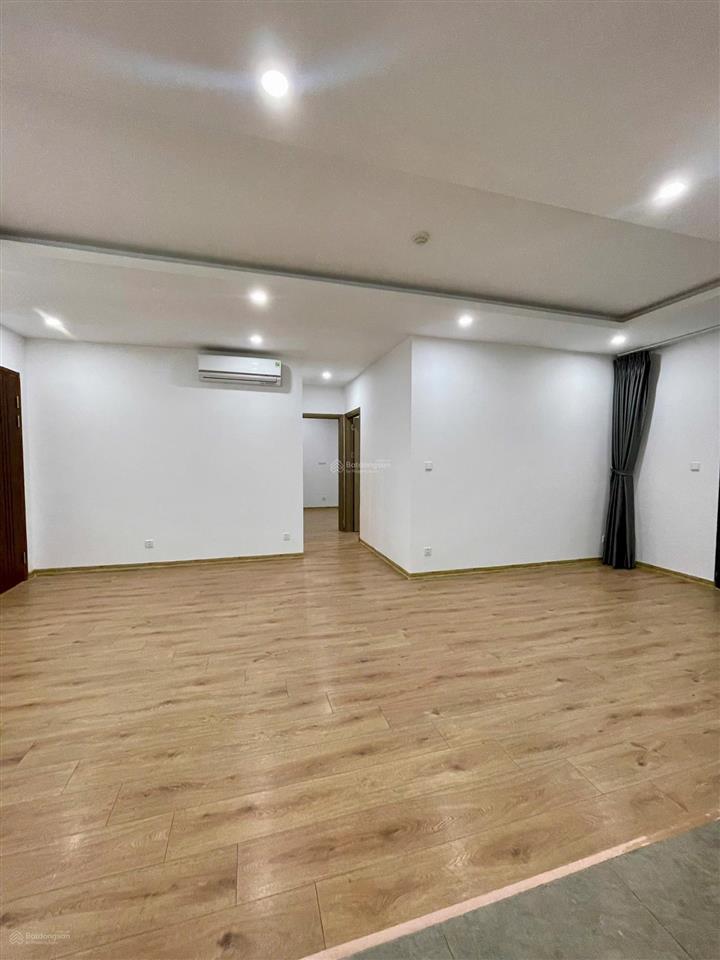 Cho thuê căn góc hướng mát, 103m² là 3 phòng ngủ, nội thất cơ bản 15,5 triệu/tháng vào được luôn