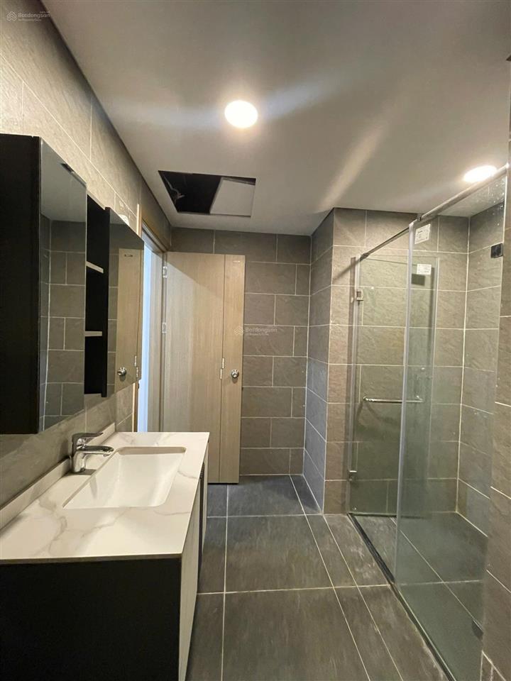 Cho thuê căn góc hướng mát, 103m² là 3 phòng ngủ, nội thất cơ bản 15,5 triệu/tháng vào được luôn
