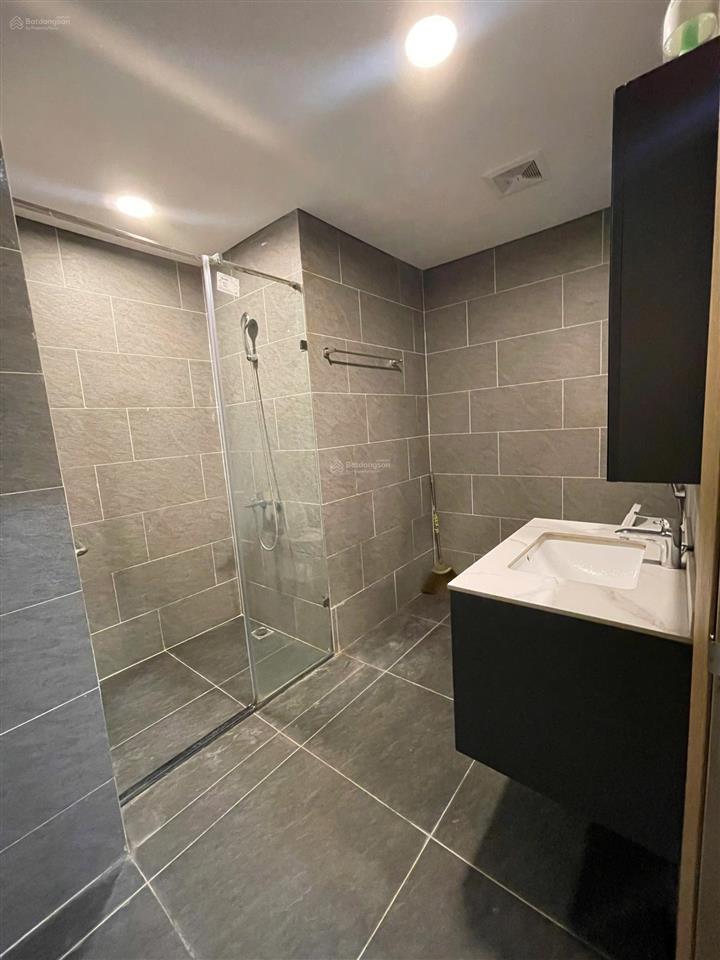 Cho thuê căn góc hướng mát, 103m² là 3 phòng ngủ, nội thất cơ bản 15,5 triệu/tháng vào được luôn