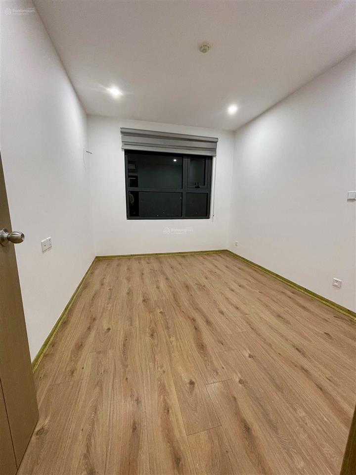 Cho thuê căn góc hướng mát, 103m² là 3 phòng ngủ, nội thất cơ bản 15,5 triệu/tháng vào được luôn
