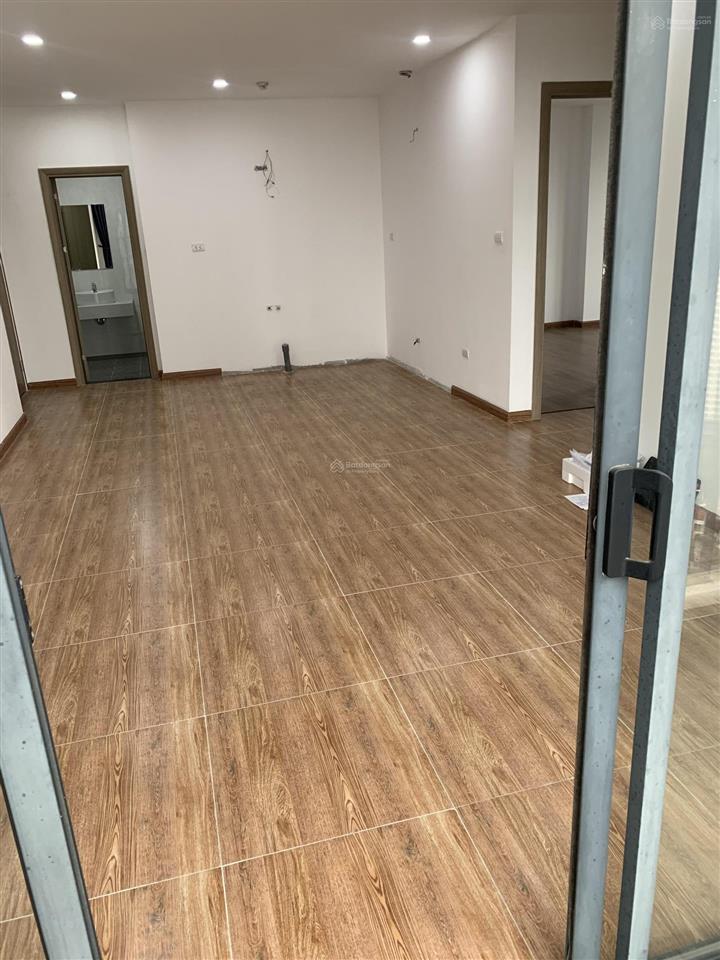 Hiếm có cho thuê căn 2 ngủ cơ bản có điều hoà cho thuê ở hoặc làm vp (nhà vuông hướng mát)