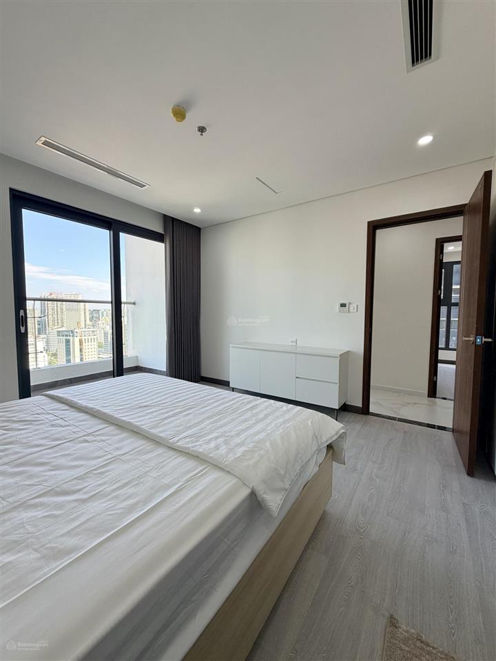 Chờ lấy sổ bán căn 105, 3 ngủ, 2 wc, mới tinh tại capital elite. ace quan tâm  e ạ.