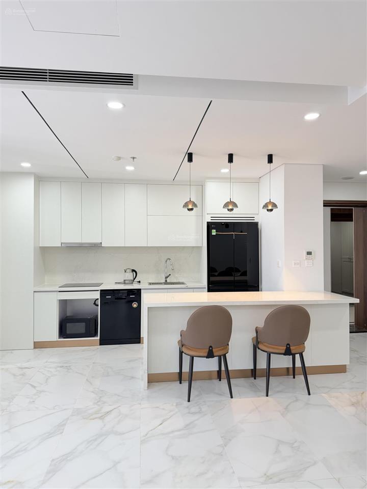 Chờ lấy sổ bán căn 105, 3 ngủ, 2 wc, mới tinh tại capital elite. ace quan tâm  e ạ.