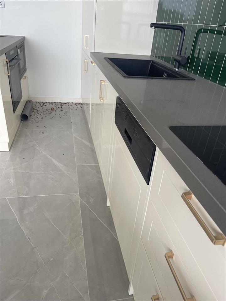 Cho thuê cc epic tower, 24 triệu vnd, 80m2, 2pn, 2wc, nội thất sang trọng siêu hot