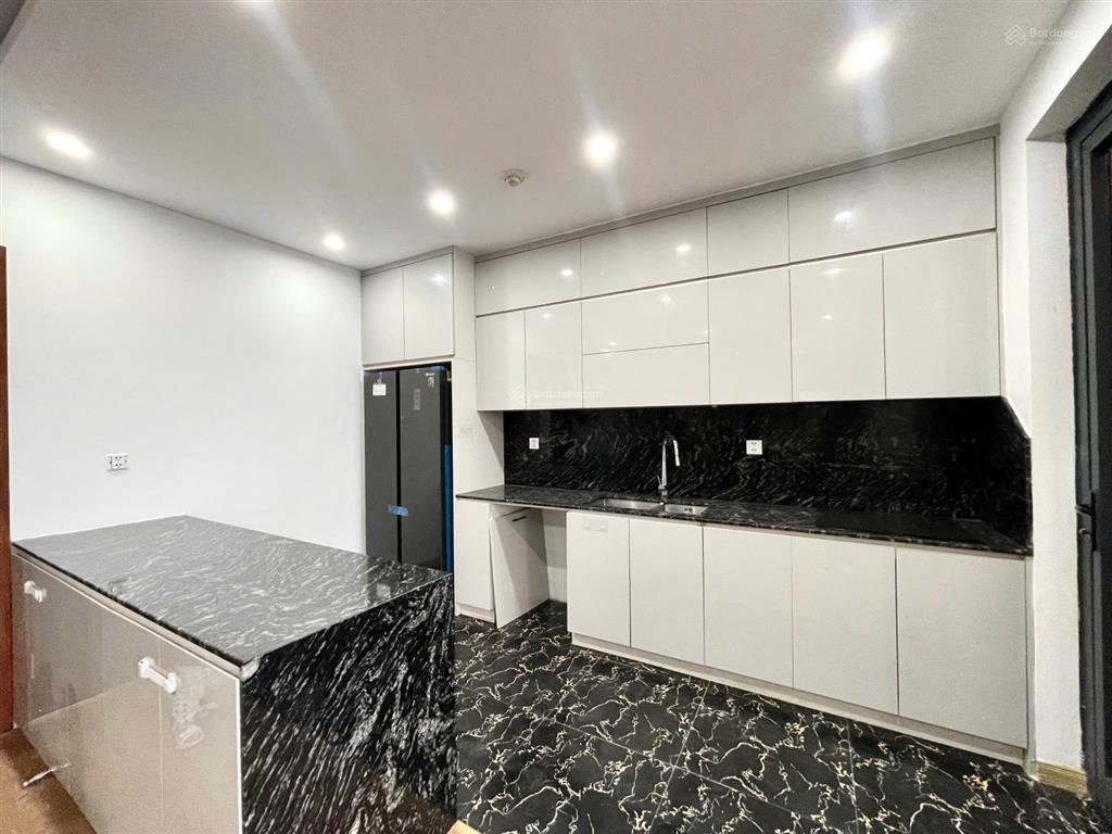 Chính chủ gửi cho thuê căn góc 104m2  3 phòng ngủ  đầy đủ nội thất giá chỉ 18 triệu/tháng