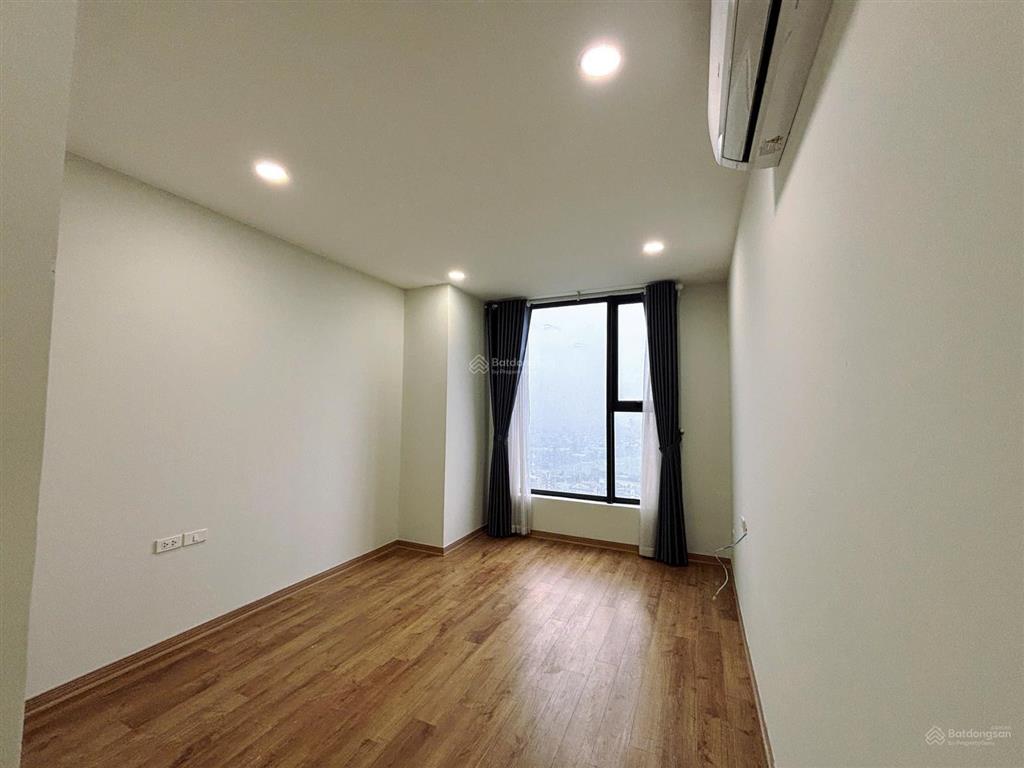 Em chính chủ quản lý bán căn hộ tại rose town, tầng đẹp căn góc, view thoáng, giá trao đổi ạ