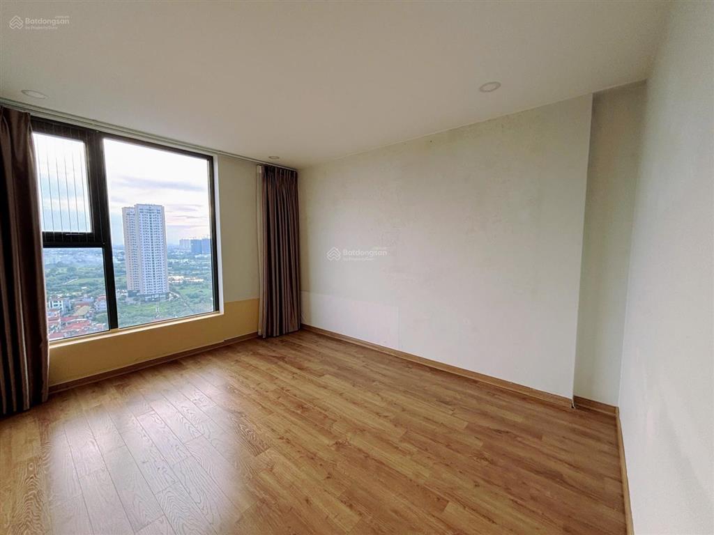Em chính chủ quản lý bán căn hộ tại rose town, tầng đẹp căn góc, view thoáng, giá trao đổi ạ