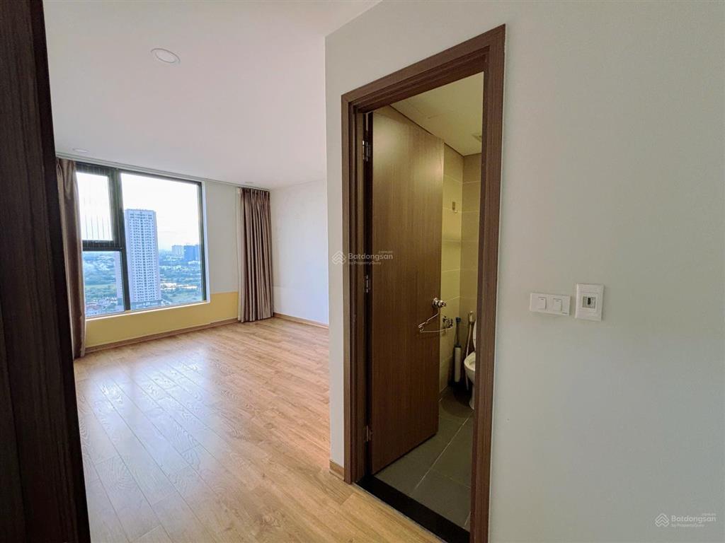 Em chính chủ quản lý bán căn hộ tại rose town, tầng đẹp căn góc, view thoáng, giá trao đổi ạ