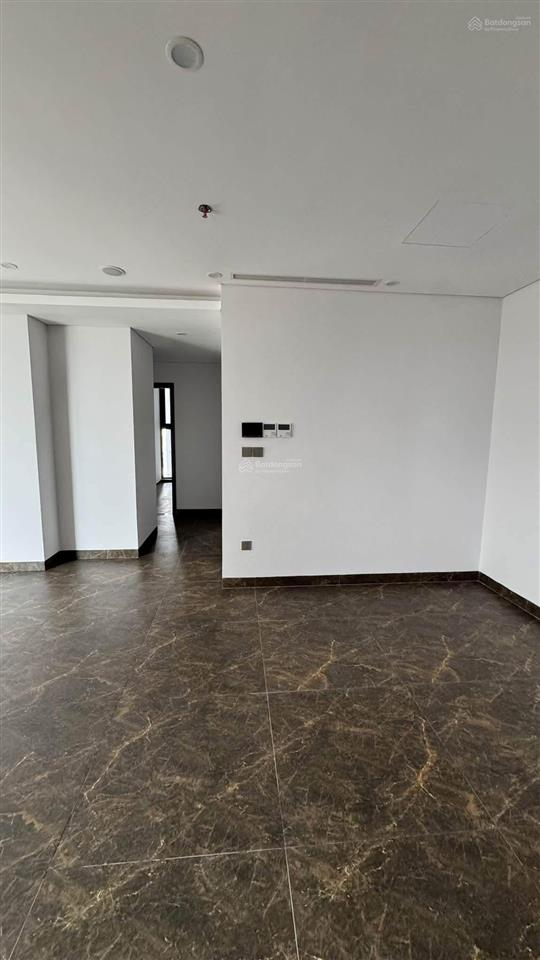 Cho thuê căn hộ 70m2  2pn  2wc nội thất cơ bản miễn phí quản lý, nhà mới vào luôn