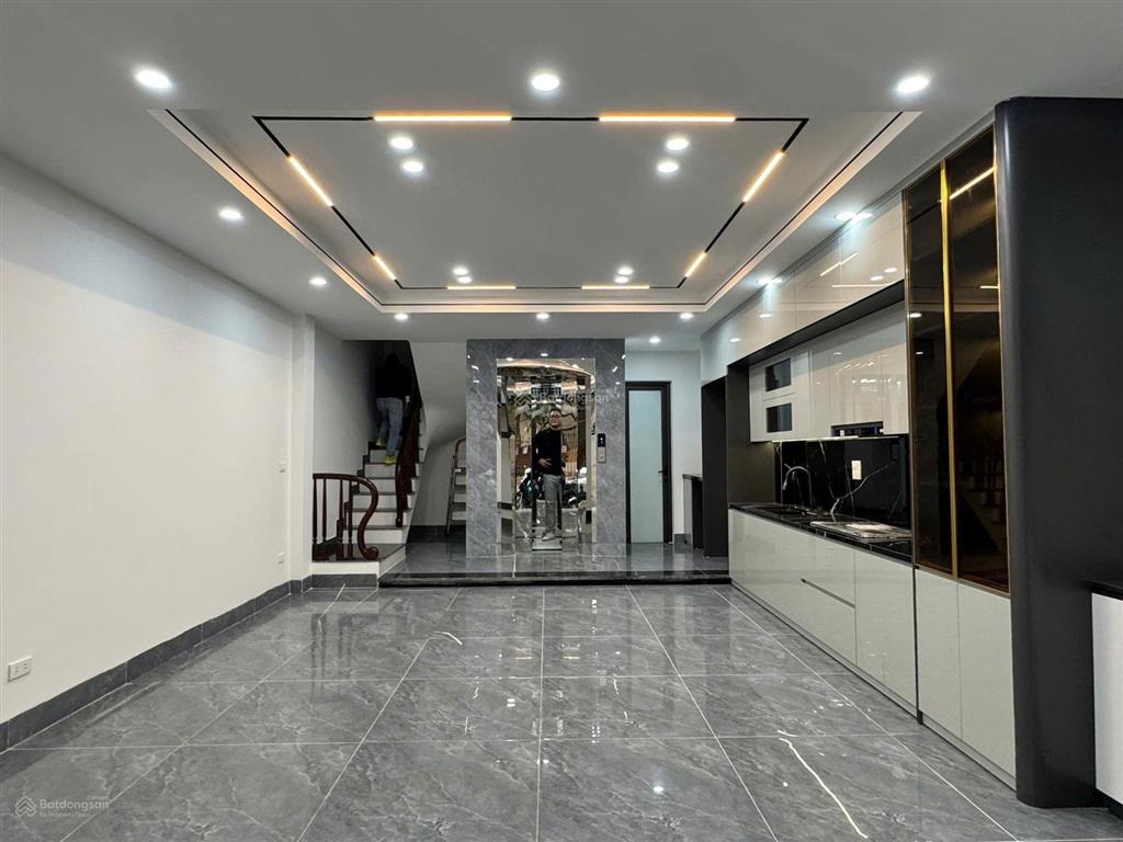 Nhà xây mới 100% đầy đủ nội thất ,đường thông .sát ngay trường học,chợ ..an sinh tốt .0972 576 ***