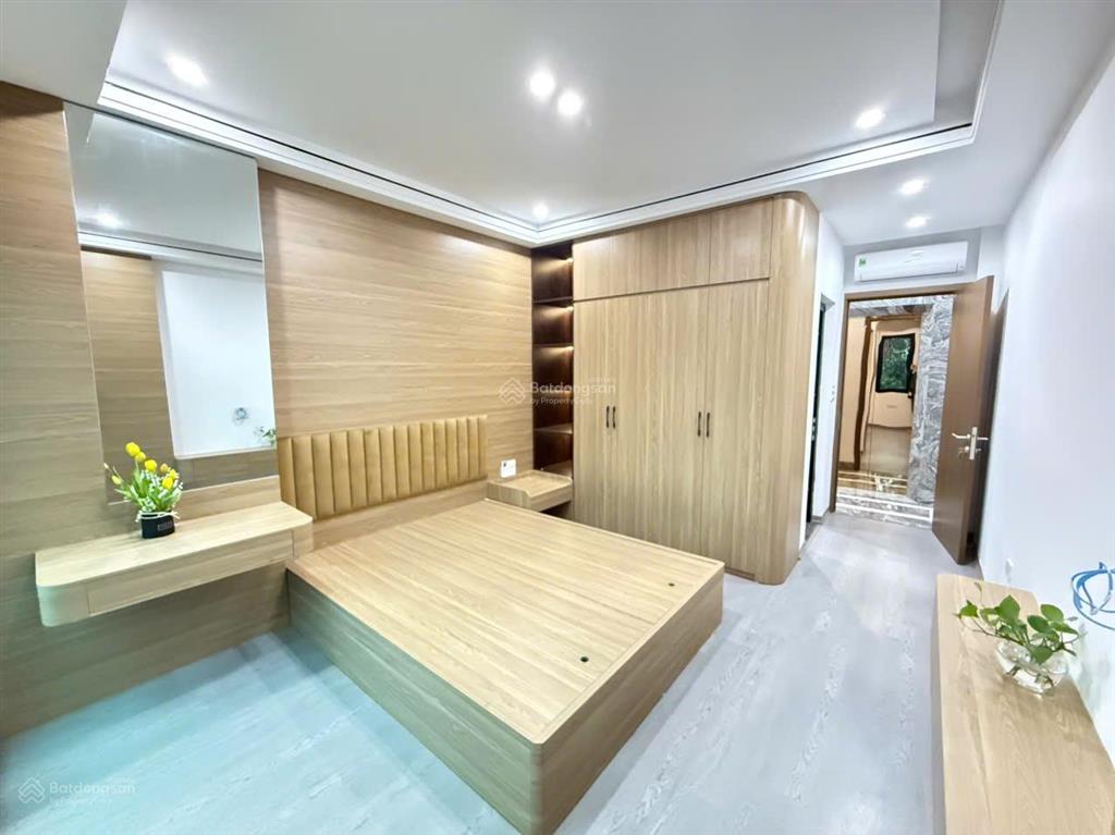 Chính chủ bán nhà xây 7 tầng thang máy mới 100%full nội thất tại phố trạm  long biên  hà nội