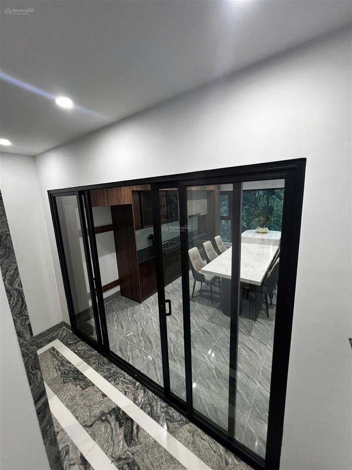 Chính chủ bán nhà xây 7 tầng thang máy mới 100%full nội thất tại phố trạm  long biên  hà nội