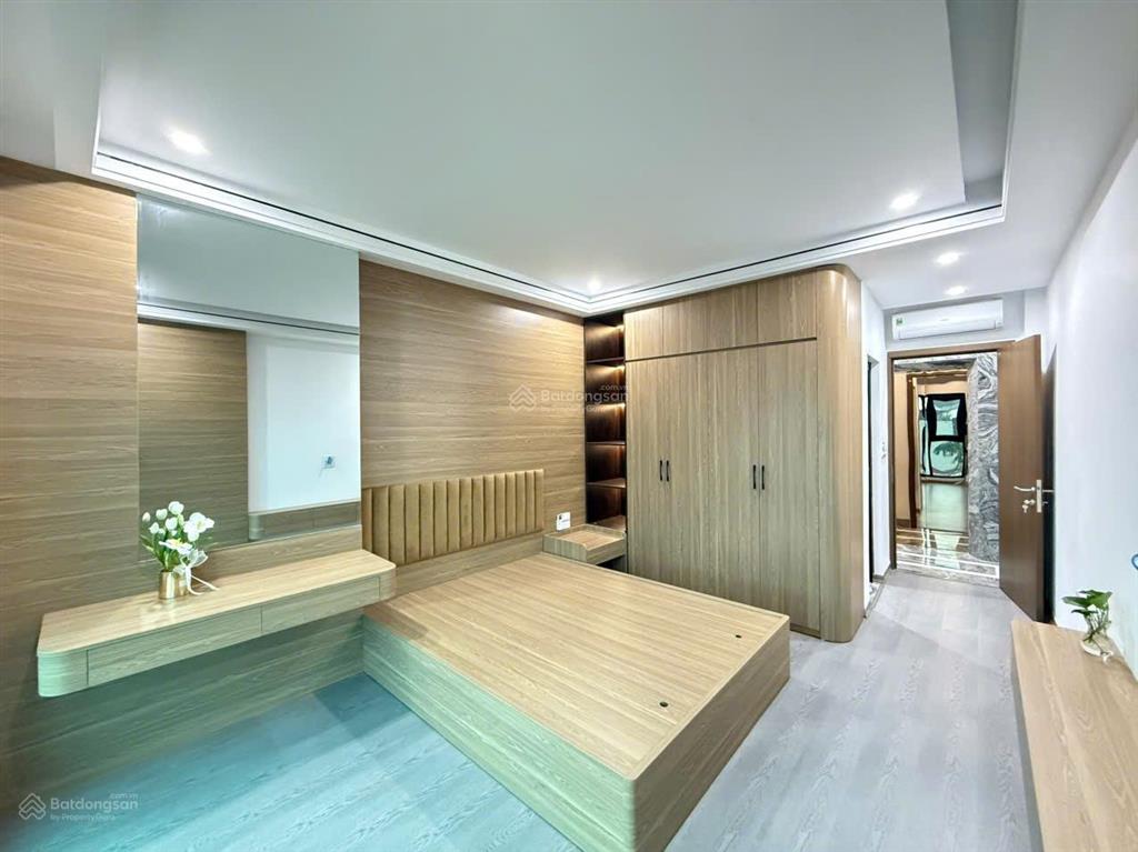 Chính chủ bán nhà xây 7 tầng thang máy mới 100%full nội thất tại phố trạm  long biên  hà nội