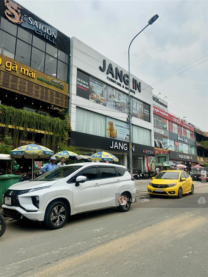 Vị trí kim cương ,căn duy nhất 4 tầng đường song hành 4 tầng dt 15x20 300m2  hđt 350tr/1tháng