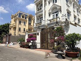 Bán biệt thự hầm 3 tầng , thang máy dt 10x16 160m2  bt mới hiện đại đường bùi tá hán  quận 2